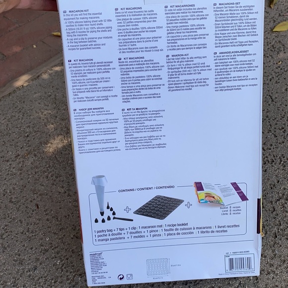 Macaroon Cookie Dessert Creation Baking Kit + Themed Kitchen Towels Set NWT - Picture 5 of 5